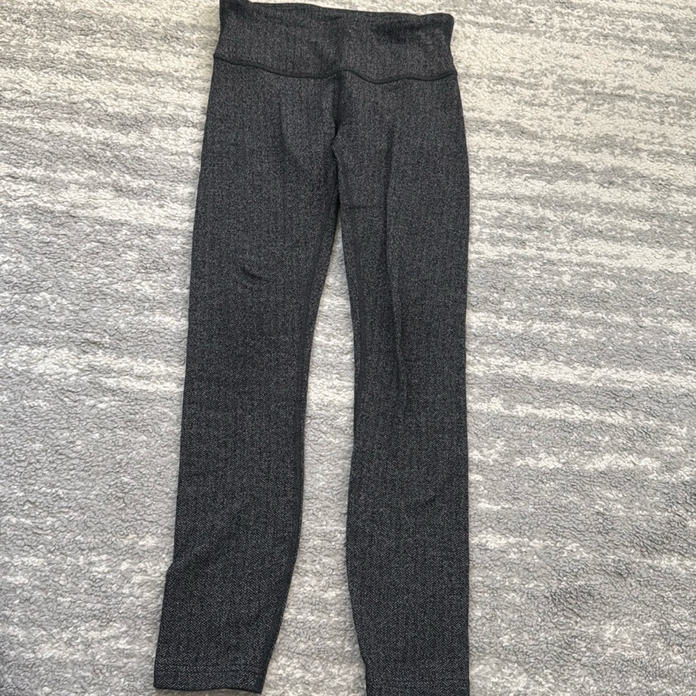 Lulu leggings. Size 4. Tailored for 25.5 inch inseam. Comfortable and soft